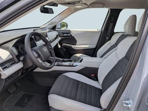 New 2026 Mitsubishi Outlander SE FWD image 18