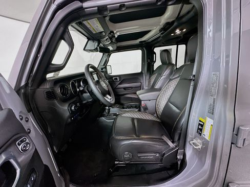 Used 2023 Jeep Wrangler Unlimited Sahara AWD/4WD image 13