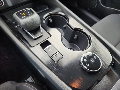 Used 2023 Nissan Rogue S image 18