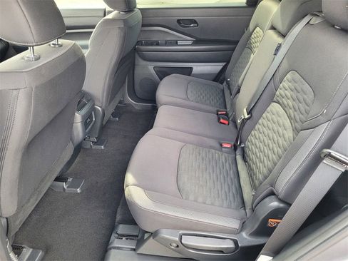 Used 2025 Nissan Pathfinder S image 8