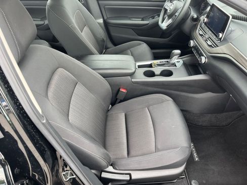 Used 2025 Nissan Altima 2.5 SV FWD image 36