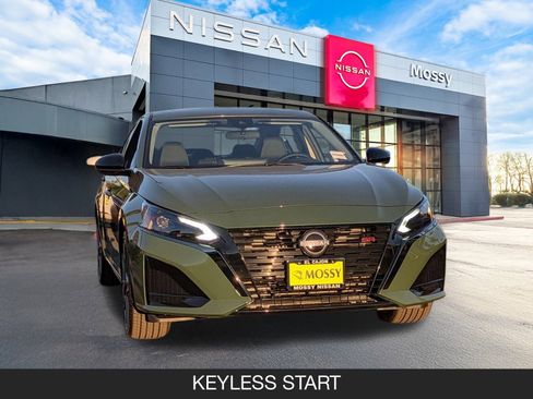 New 2025 Nissan Altima 2.5 SR image 4