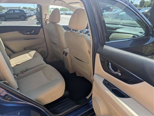 Used 2020 Nissan Rogue SV FWD image 14