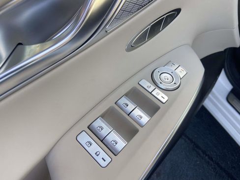 Used 2023 Genesis GV70 2.5T w/ Select Package image 21