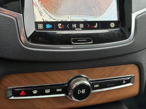 Used 2024 Volvo XC90 B6 Plus AWD/4WD image 21