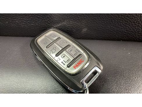 Used 2023 Chrysler Pacifica Touring FWD image 18