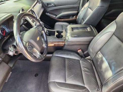 Used 2019 Chevrolet Suburban LT RWD image 9