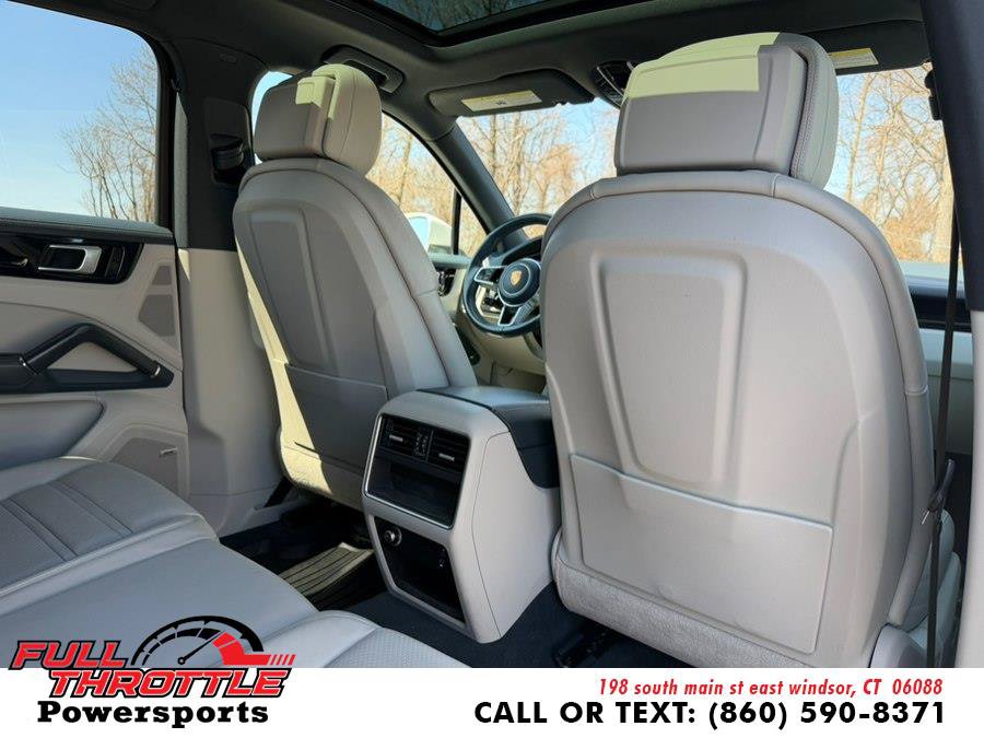 Used 2021 Porsche Cayenne AWD/4WD image 19