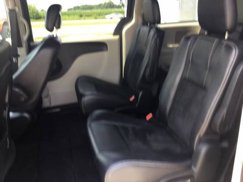 Used 2018 Dodge Grand Caravan SXT FWD image 12