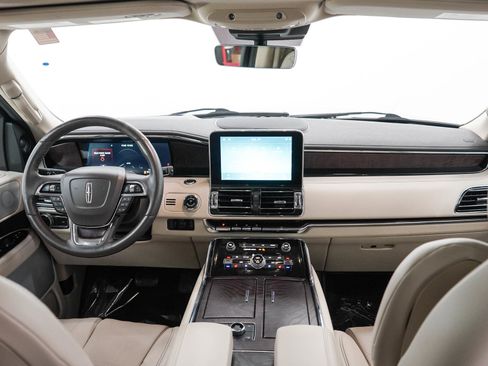 Used 2021 Lincoln Navigator Reserve w/ Luxury Package AWD/4WD image 13