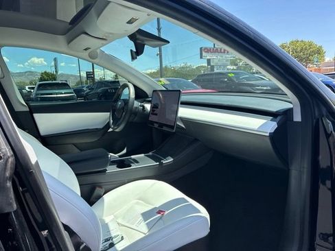 Used 2021 Tesla Model Y Long Range AWD/4WD image 24