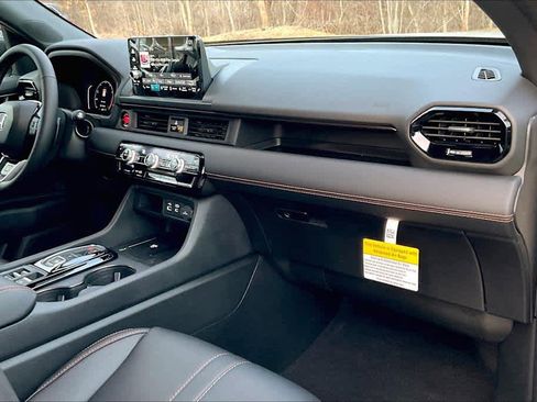 New 2025 Honda Pilot TrailSport image 9