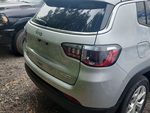 Certified 2024 Jeep Compass Latitude AWD/4WD image 3
