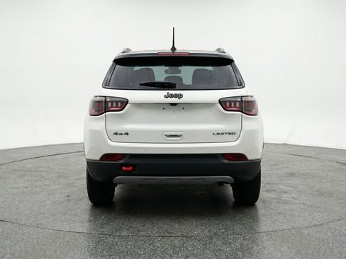 Used 2025 Jeep Compass Trailhawk image 7