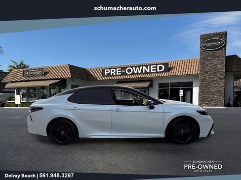 Used 2022 Toyota Camry XSE FWD image 8