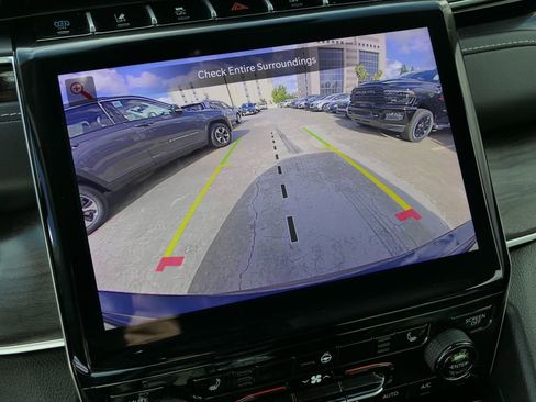 Used 2023 Jeep Grand Cherokee 4WD 4xe image 17