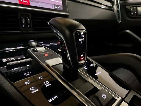 Used 2019 Porsche Cayenne w/ Premium Package image 56