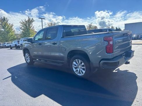 Used 2019 Chevrolet Silverado 1500 Custom w/ Custom Value Package AWD/4WD image 7