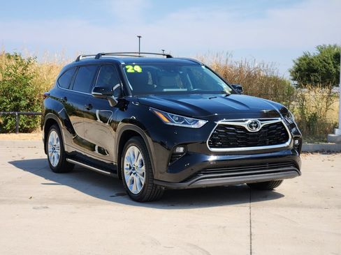 Used 2024 Toyota Highlander Limited AWD/4WD image 3