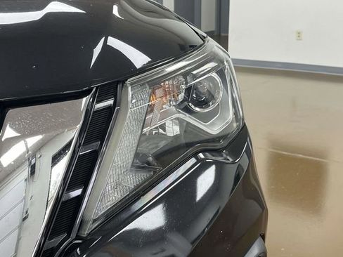 Used 2018 Nissan Pathfinder Platinum FWD image 9
