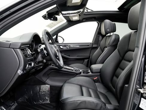 Certified 2026 Porsche Macan AWD/4WD image 6