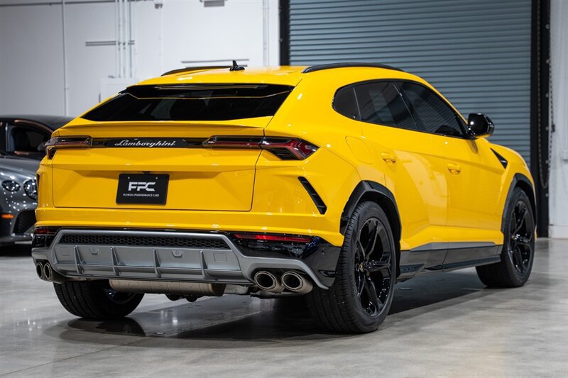 Used 2020 Lamborghini Urus AWD/4WD image 13