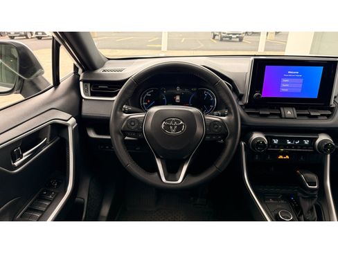 Used 2025 Toyota RAV4 SE w/ Convenience Package image 20