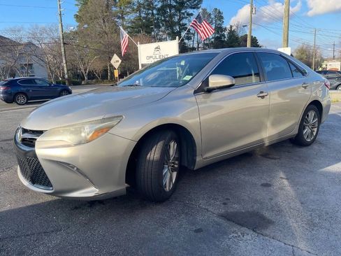 Used 2015 Toyota Camry SE FWD image 6