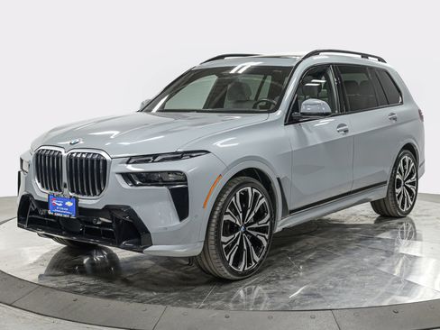 Used 2024 BMW X7 xDrive40i w/ M Sport Package AWD/4WD image 1