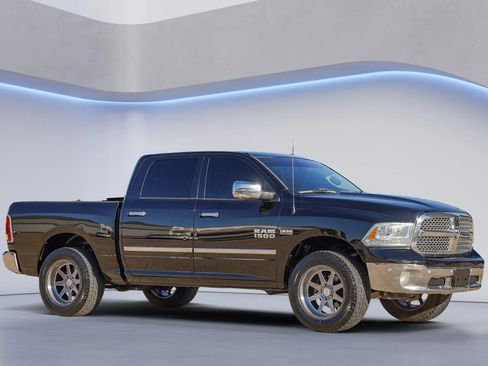 Used 2014 RAM 1500 Laramie w/ Convenience Group image 8