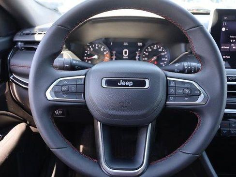 Used 2025 Jeep Compass Trailhawk AWD/4WD image 10