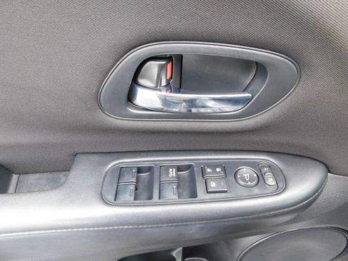 Used 2016 Honda HR-V LX image 19