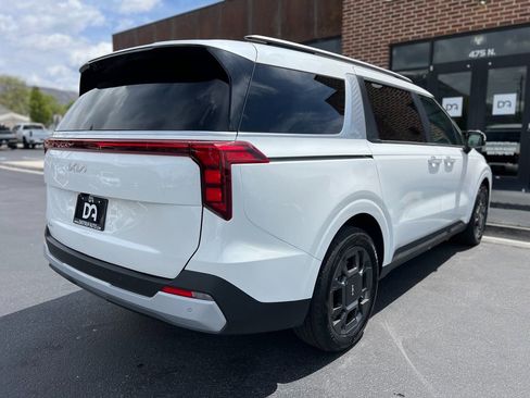 Used 2025 Kia Carnival EX FWD image 36