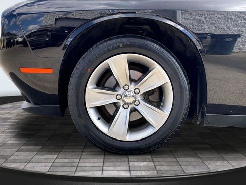 Used 2021 Dodge Challenger SXT RWD image 9