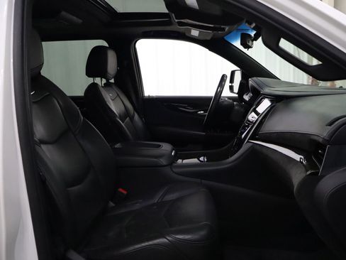 Used 2020 Cadillac Escalade Platinum image 35