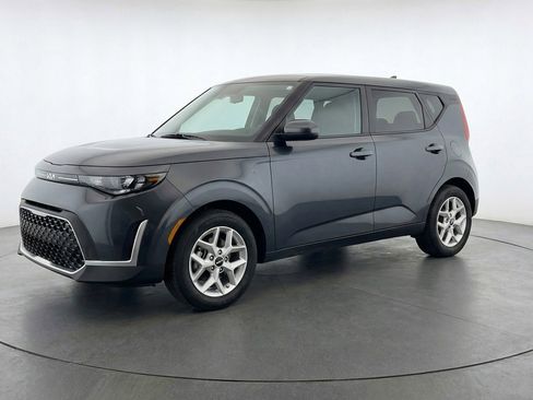 Used 2025 Kia Soul LX w/ LX Technology Package image 2