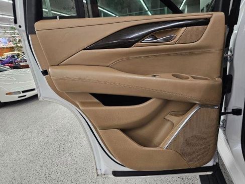 Used 2019 Cadillac Escalade Platinum AWD/4WD image 27