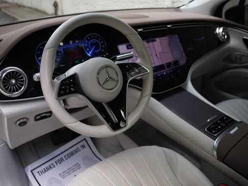 Used 2023 Mercedes-Benz EQS 580 4MATIC SUV image 3
