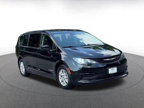 Used 2024 Chrysler Voyager LX FWD image 3