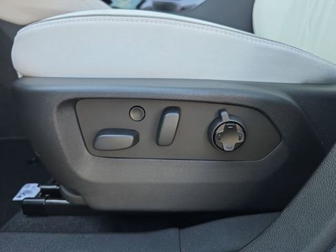 New 2026 Buick Envision Avenir image 16