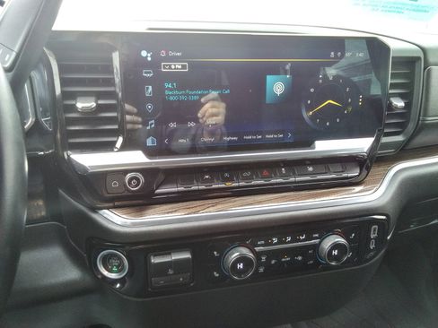 Used 2023 Chevrolet Silverado 1500 LT w/ Convenience Package II image 20