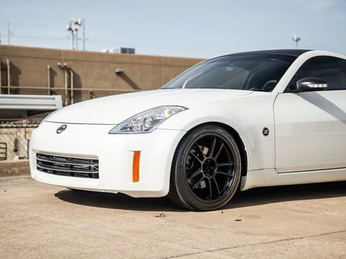Used 2006 Nissan 350Z Coupe w/ (N93) Cargo Convenience Pkg image 47