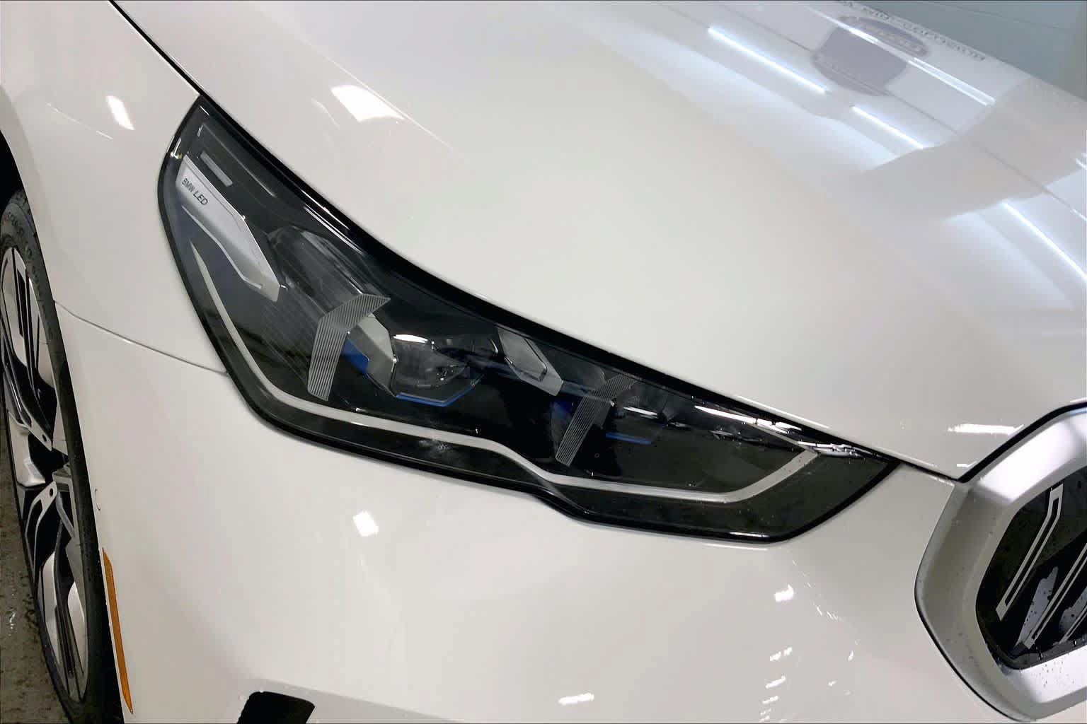 Used 2026 BMW 530i xDrive w/ Premium Package AWD/4WD image 13