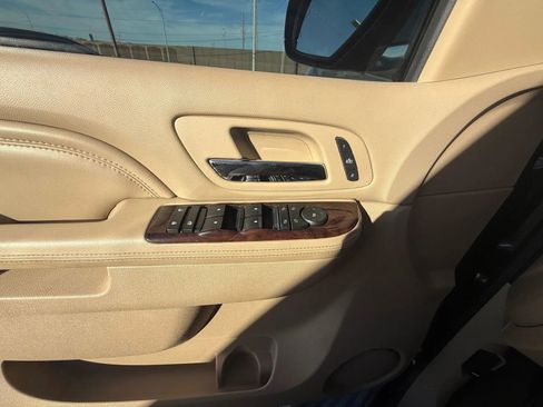 Used 2012 Cadillac Escalade ESV Premium image 23