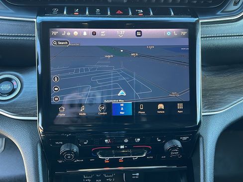 Used 2023 Jeep Grand Cherokee Limited w/ Luxury Tech Group II image 22