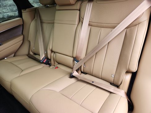 New 2025 Land Rover Range Rover SE image 25