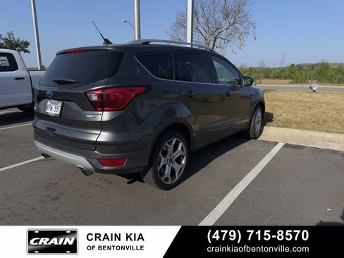 Used 2019 Ford Escape Titanium image 3