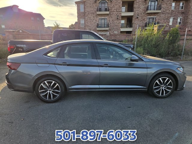 Used 2025 Volkswagen Jetta SE FWD image 4