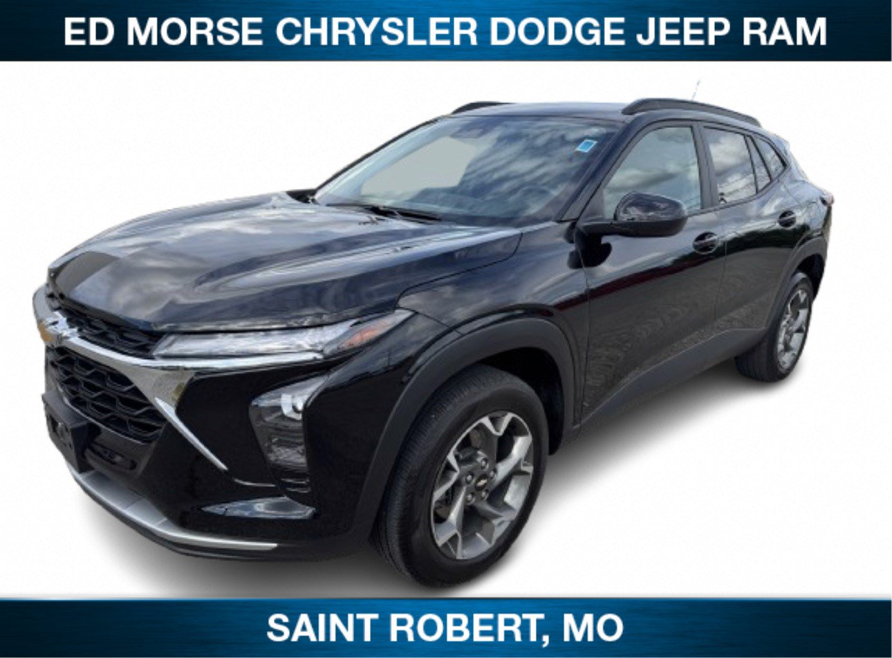 Used 2025 Chevrolet Trax LT w/ Driver Confidence Package FWD image 4