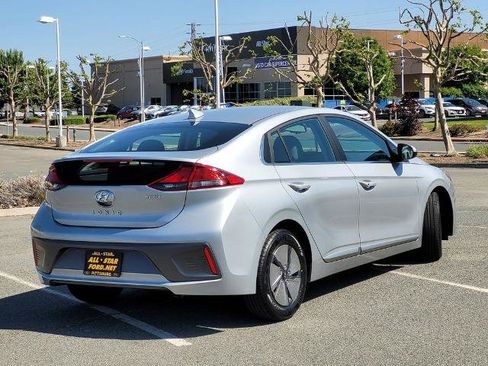 Used 2022 Hyundai Ioniq SE FWD image 4